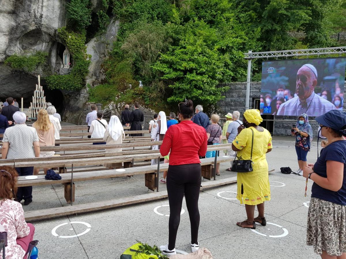 Villa Bigorra Lourdes Centre Le Sanctuaire La Grotte , Parking Zewnętrze zdjęcie